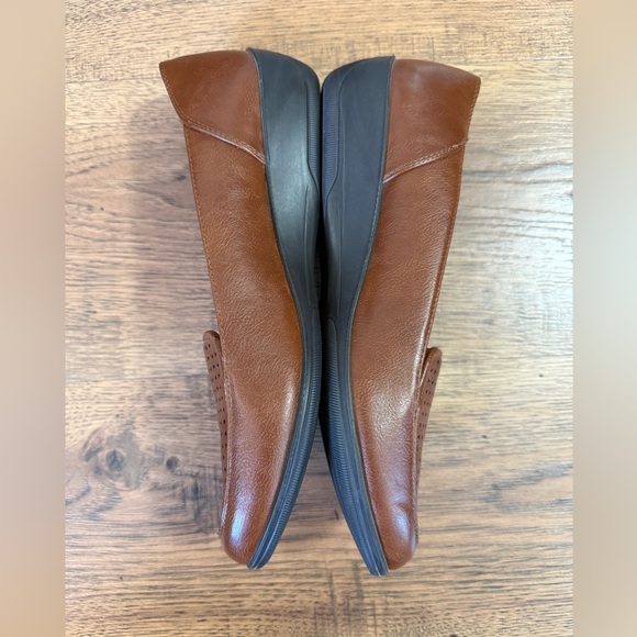 LIFE STRIDE Women's Tan Perforated Loafers - Picture 2 of 10